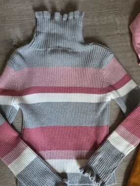 Tommy Bahama Ribbed Turtleneck Sweater in Pink, Gray & White